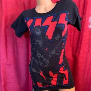 Kiss rock n’ roll sexy tee.